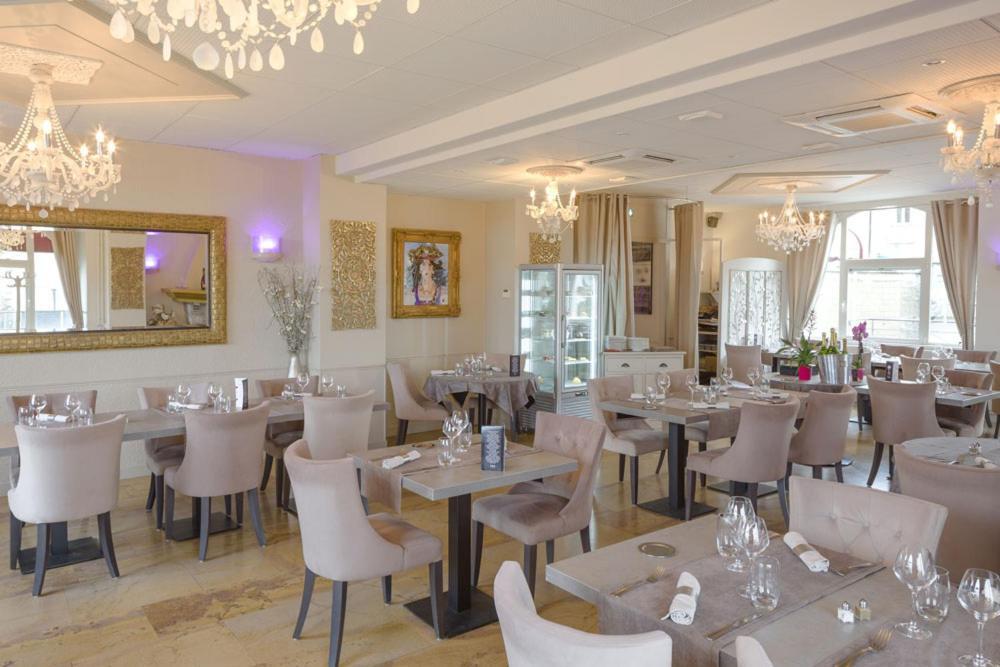 Hotel Le Vouglans - Restaurant La Valouse Orgelet Buitenkant foto