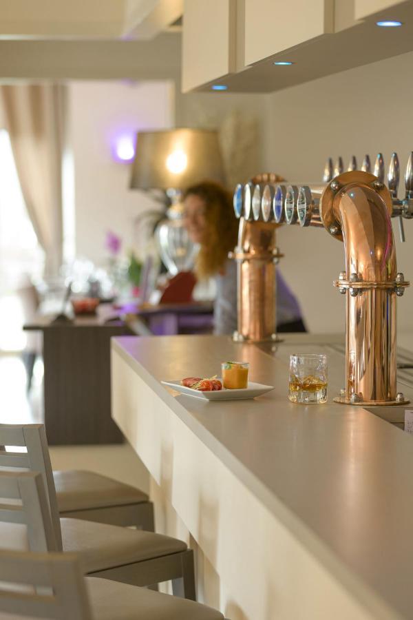 Hotel Le Vouglans - Restaurant La Valouse Orgelet Buitenkant foto