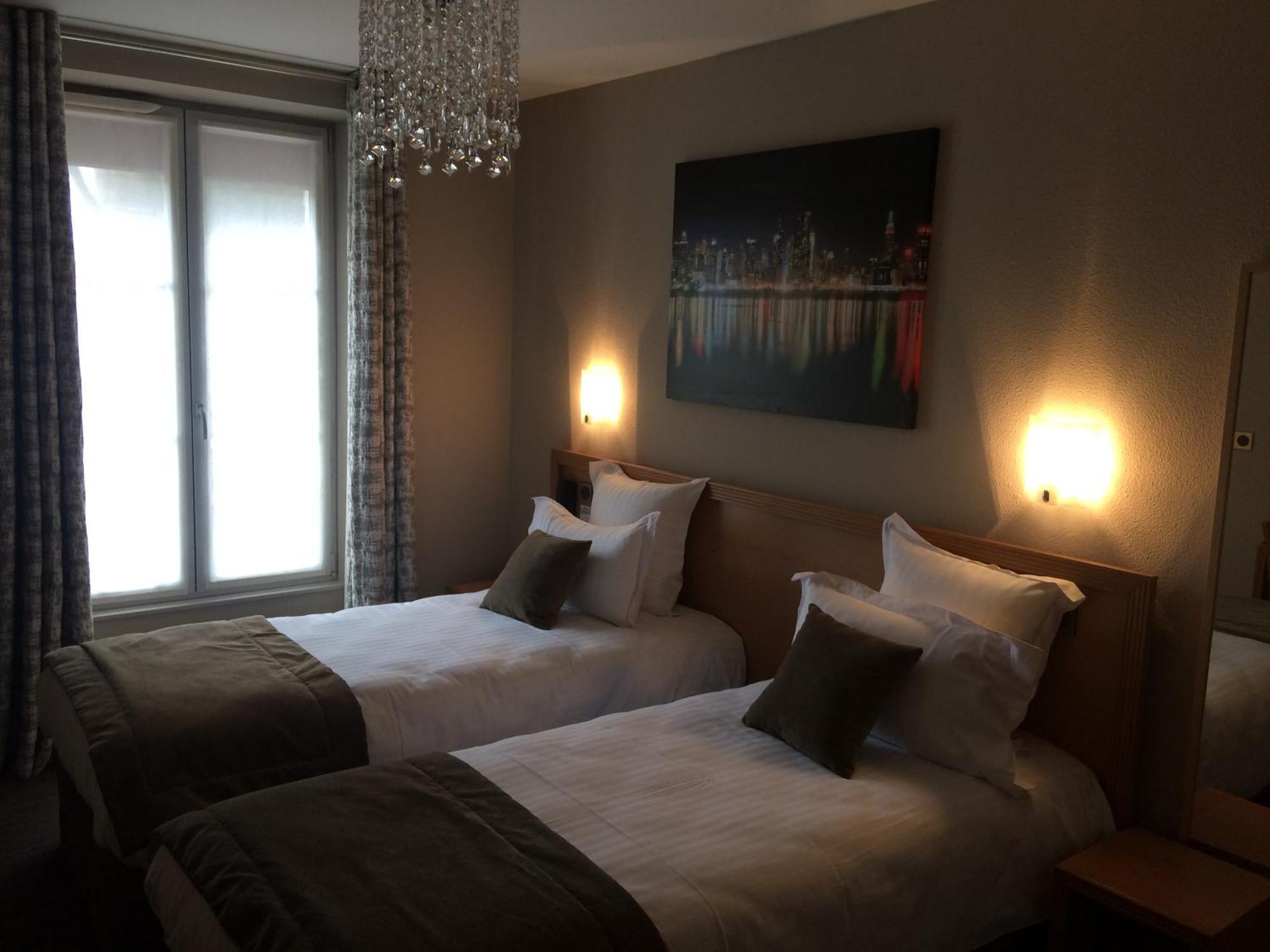 Hotel Le Vouglans - Restaurant La Valouse Orgelet Buitenkant foto